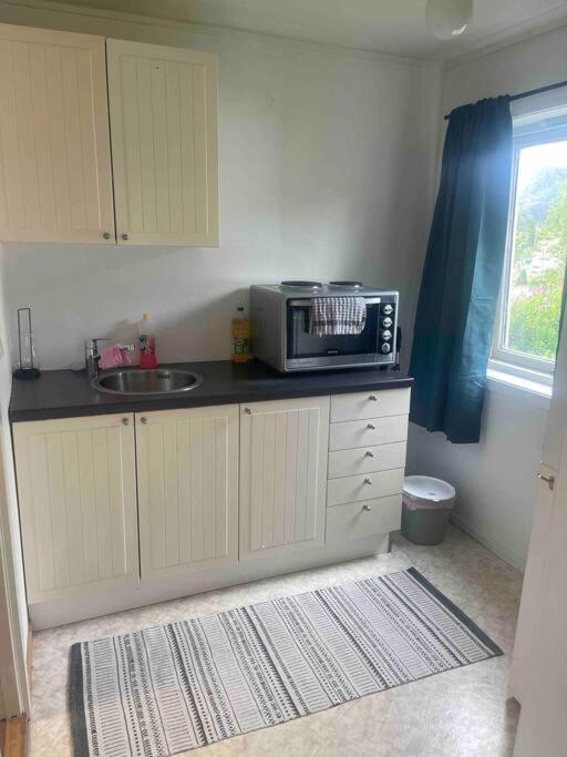 Liten Eldre Og Koselig Studiohybel Svolvær Exterior foto