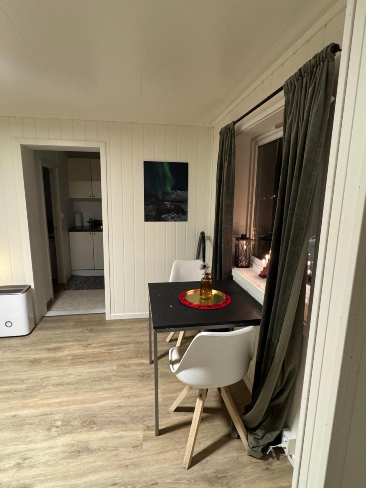 Liten Eldre Og Koselig Studiohybel Svolvær Exterior foto